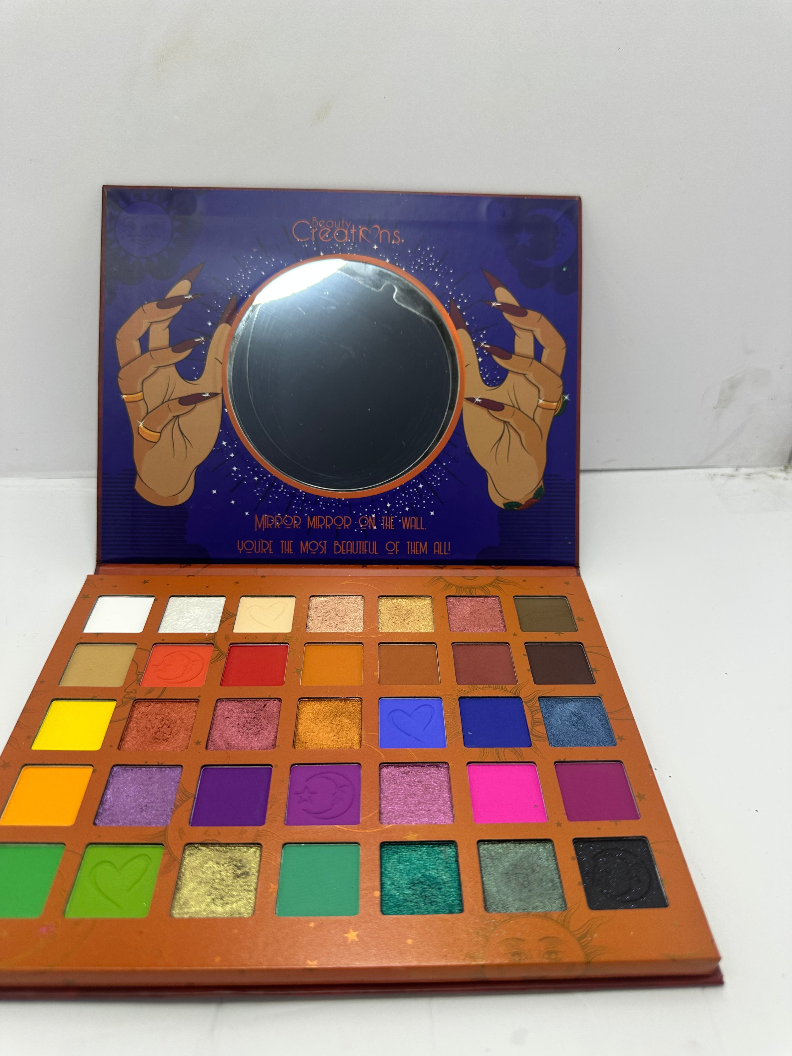 BEAUTY CREATIONS FORTUNE TELLER EYESHADOW PALETTE