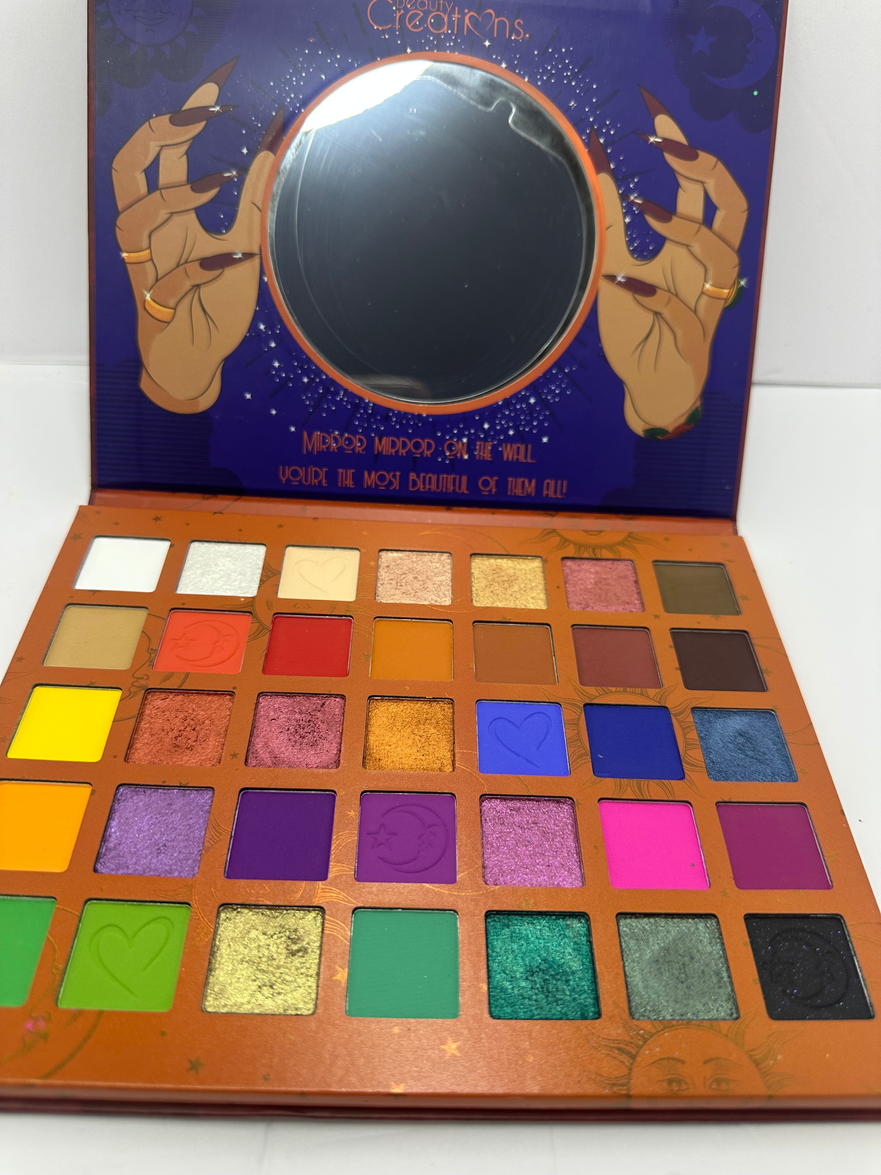 BEAUTY CREATIONS FORTUNE TELLER EYESHADOW PALETTE